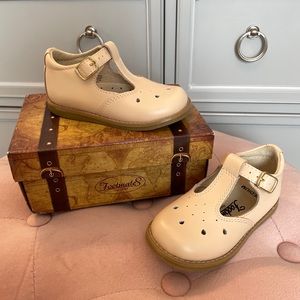 FootMates *NEW* “Harper” Taupe, Classic Mary Janes, Toddler Size 6